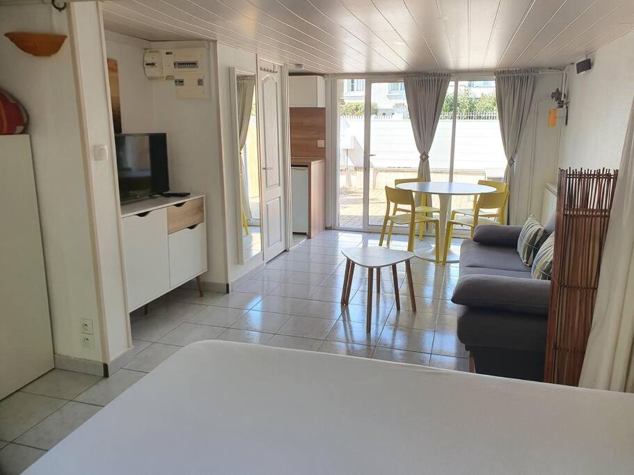 Logement Amboise Centre Avec Terrasse Privee Exterior foto